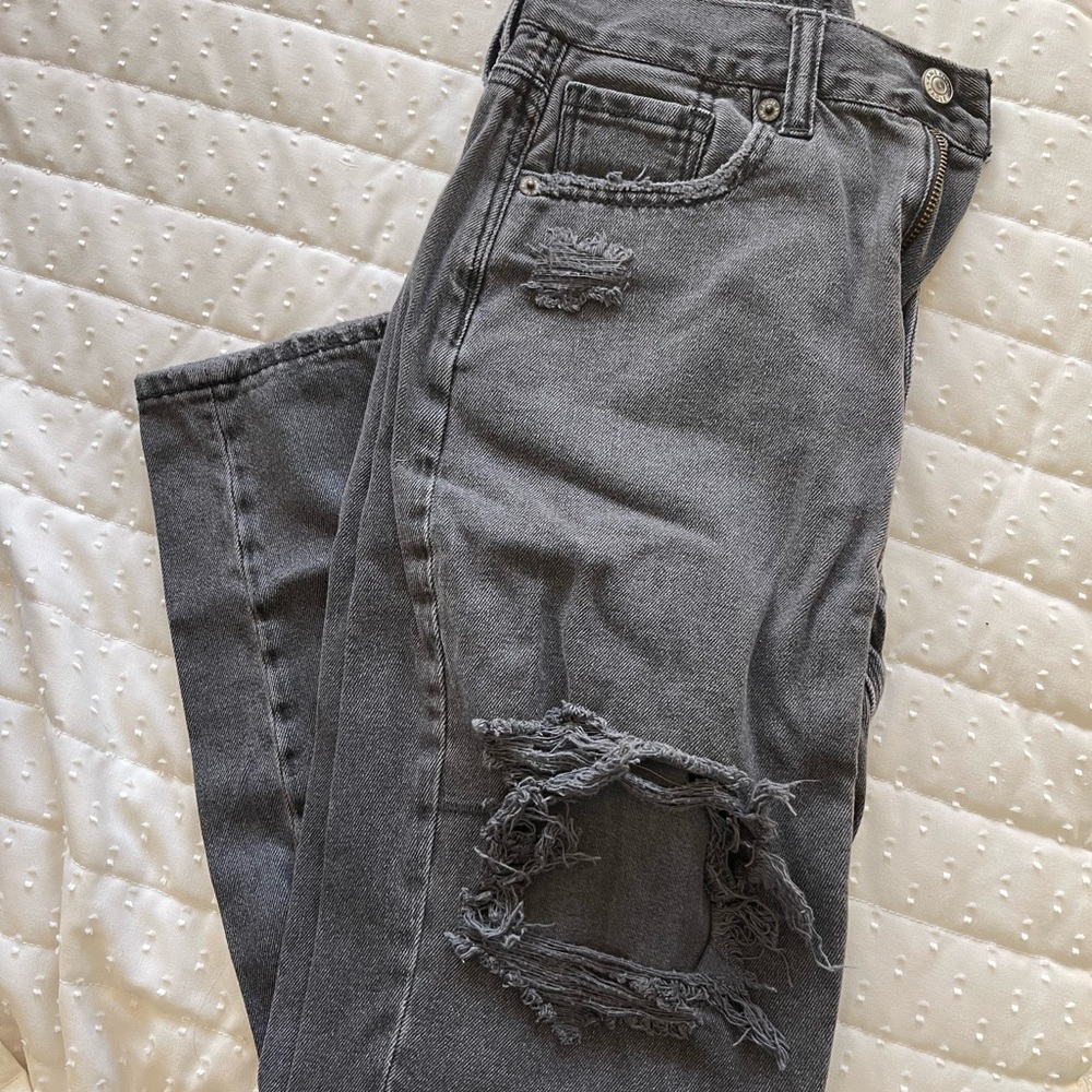 AMERICAN EAGLE MOM JEANS